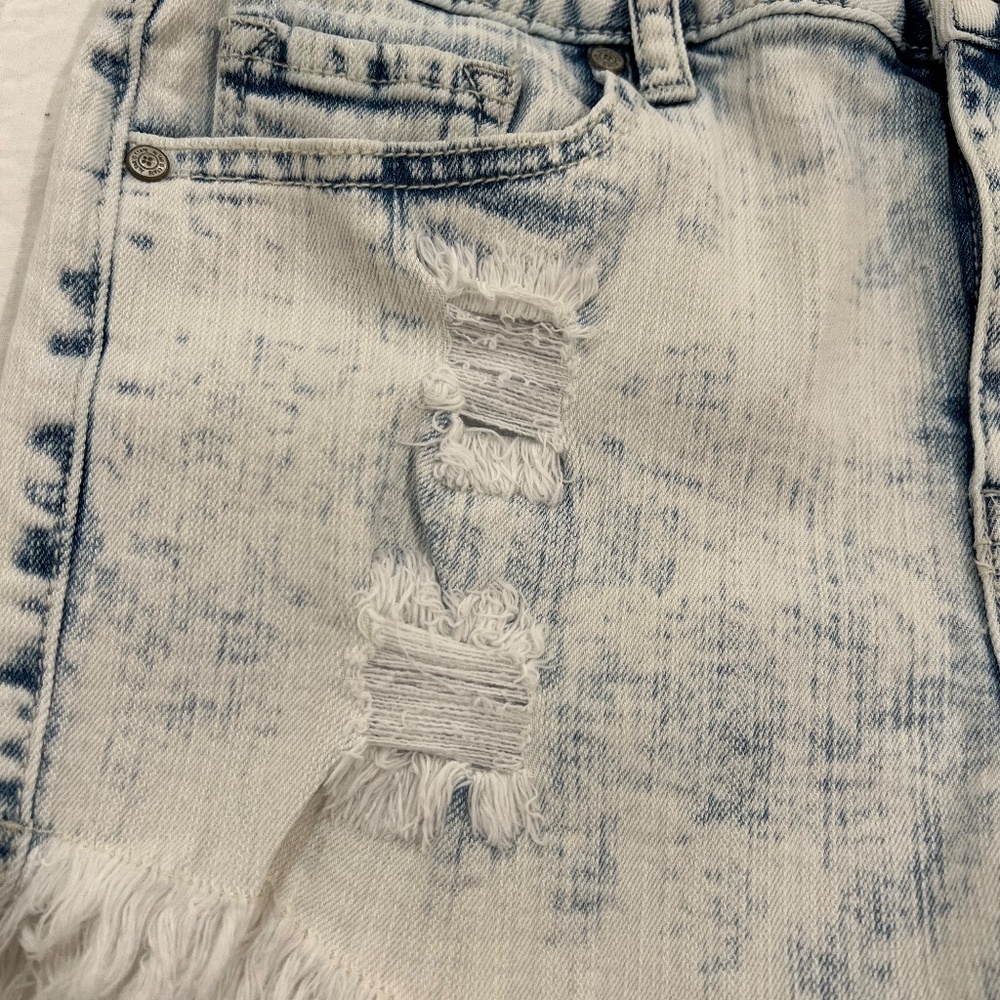 Altar'd State Denim Cloud Wash Distressed Frayed Hem Shorts--Size 28 - Picture 5 of 14
